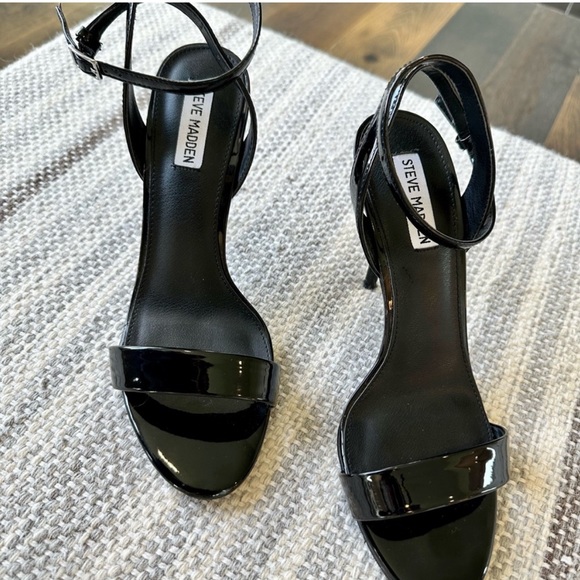 Steve Madden Black Patent Leather Heel/pump size 9.5 - Picture 3 of 11